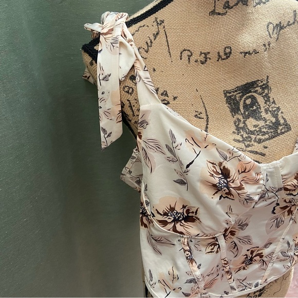 Faux corset tank - Picture 3 of 6